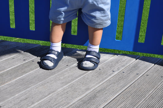 Toddler wearing Simples Wonderskip 