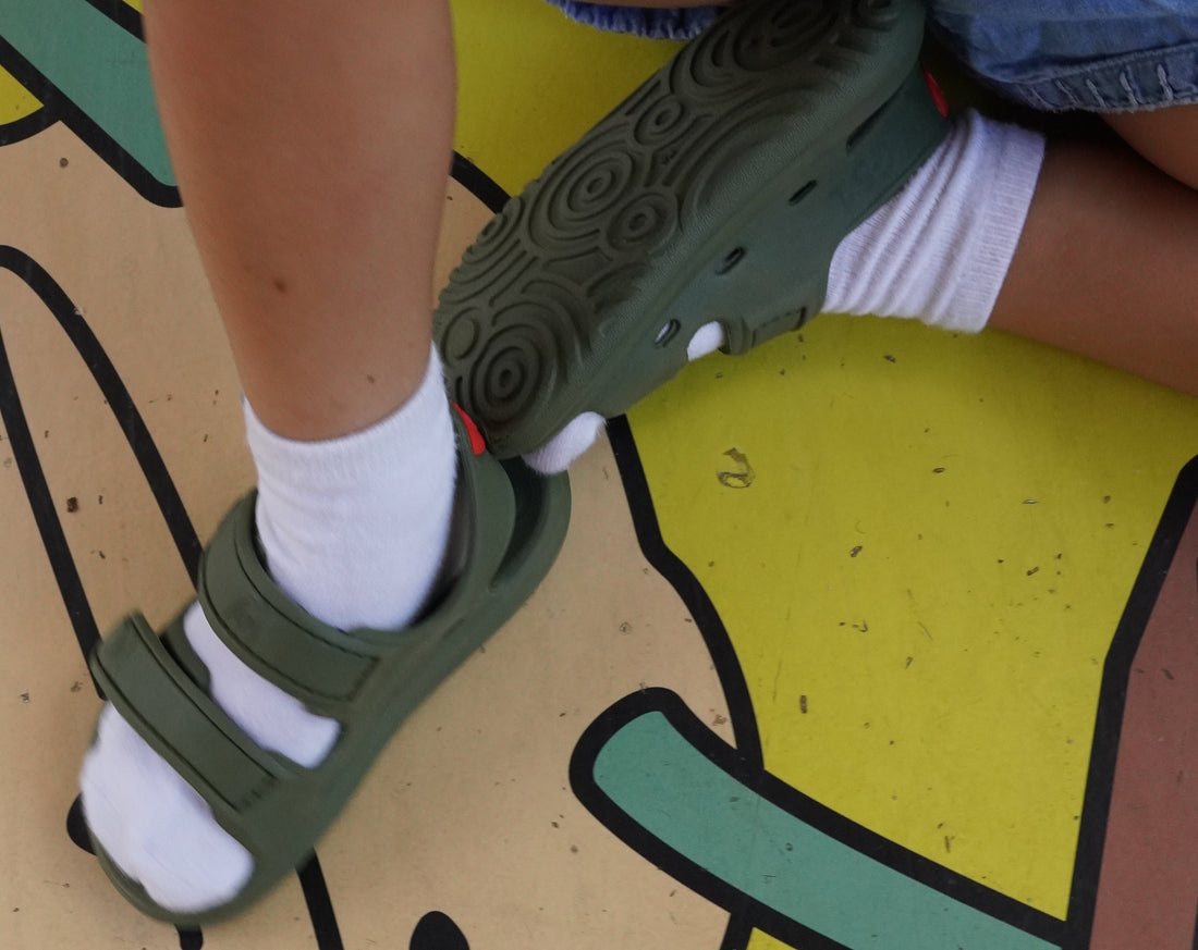Green Wonderskips with socks